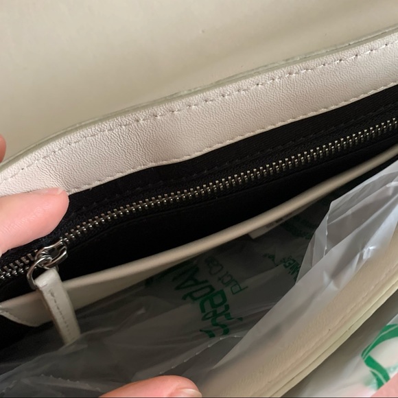 Minimalist leather crossbody bag - Picture 10 of 12